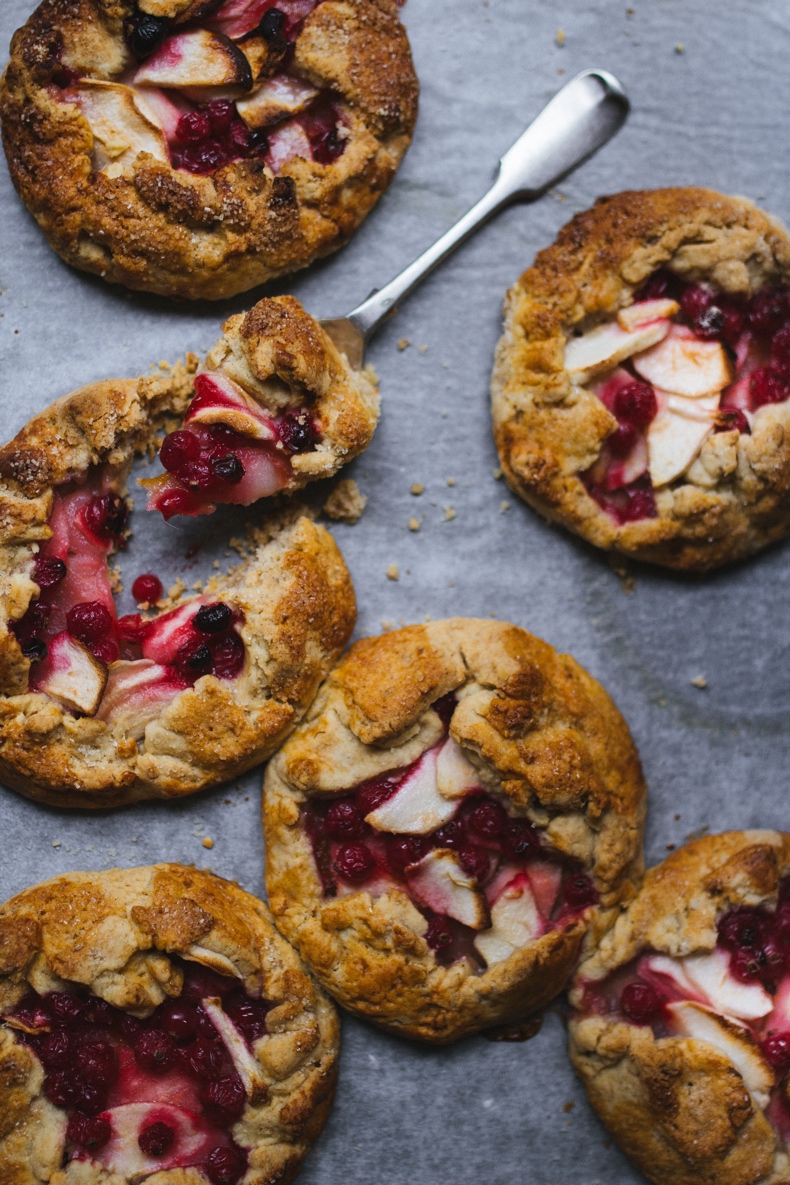 Apple galettes with walnut dough by Tanya Balyanitsa (more recipes on Honeytanie.com)