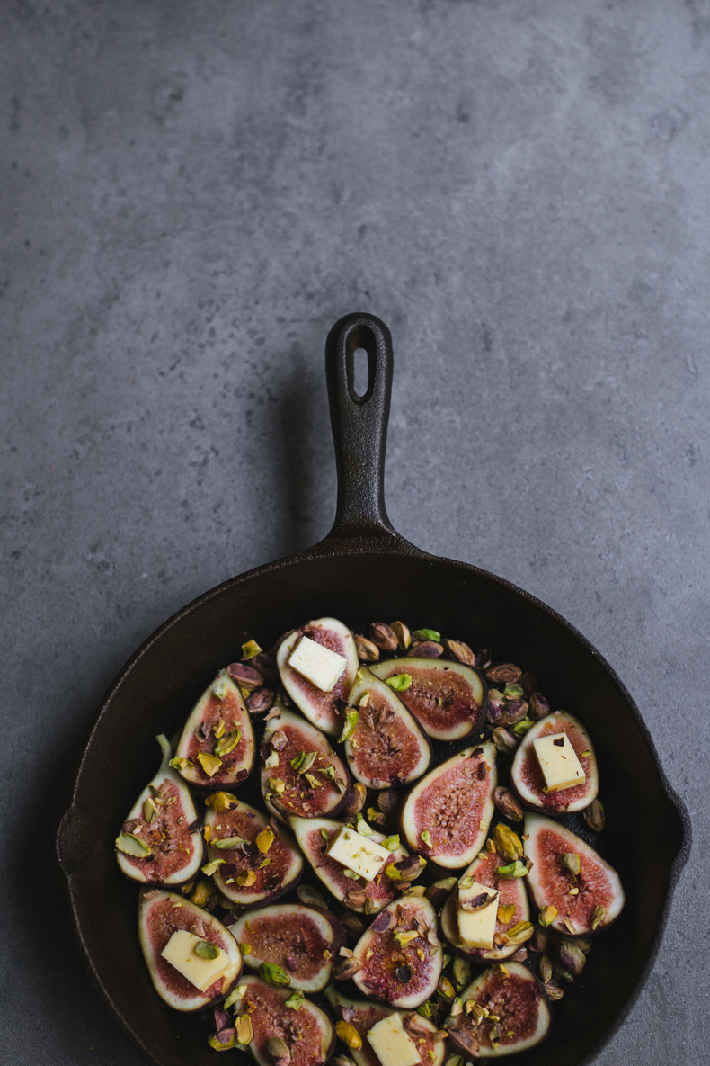 Honey Roasted figs with Pistachios by Tanya Balyanitsa (more recipes on Honeytanie.com)